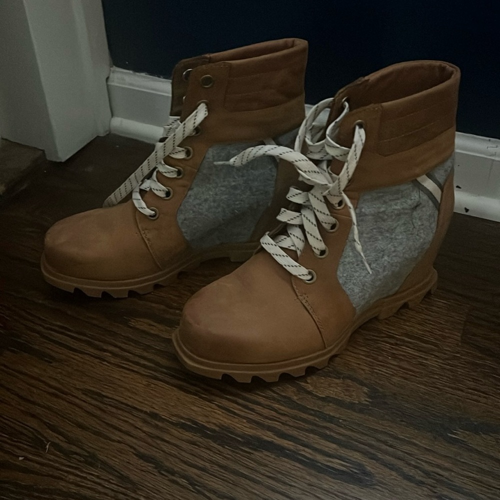 Sorel Lace up boots